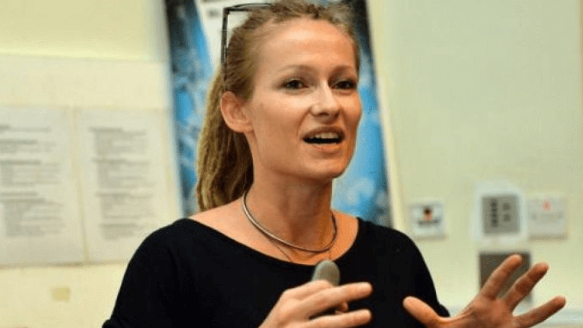 Dr Adriana Marais