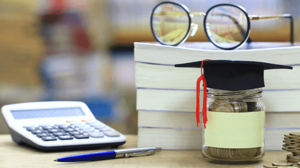 How to Choose a Student Loan to Fund Your 2025 Studies