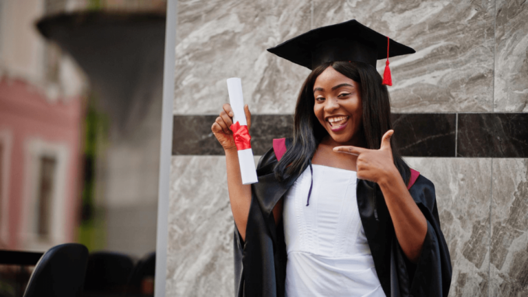 Graduation Ceremony Etiquette: Do’s and Don’ts for 2025