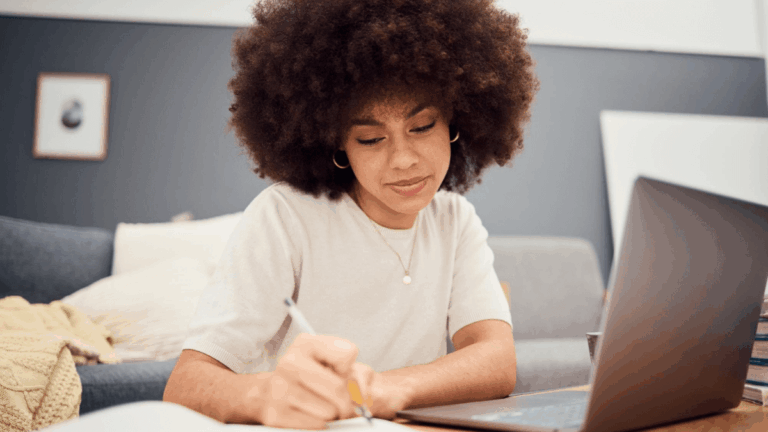Grammarly vs Quillbot: Which AI Tool Should You Use for Essay Writing?