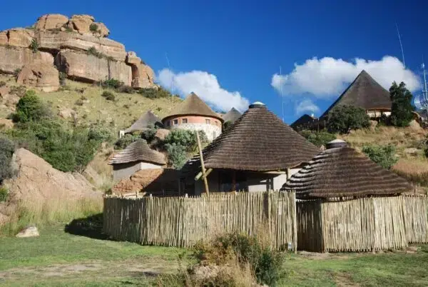 A photograph of huts, with a mountainous background, in South Africa, at the Golden Gate Highlands National Park.