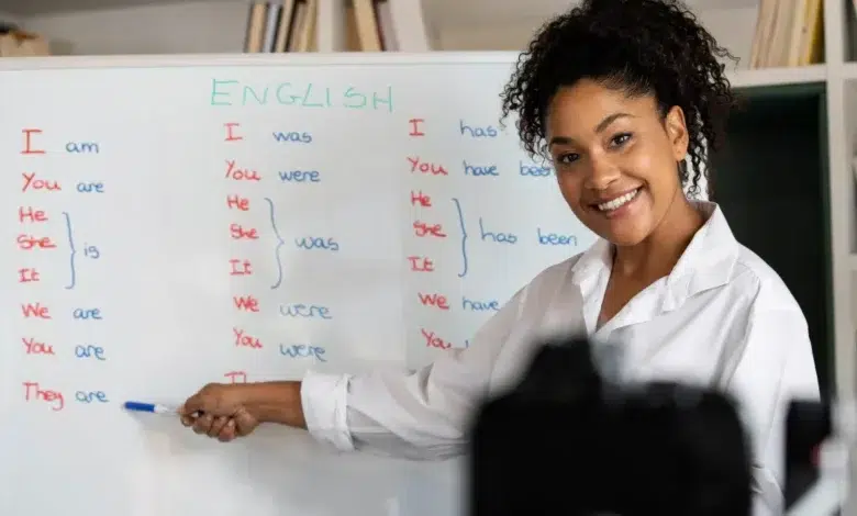Medium shot smiley woman teaching