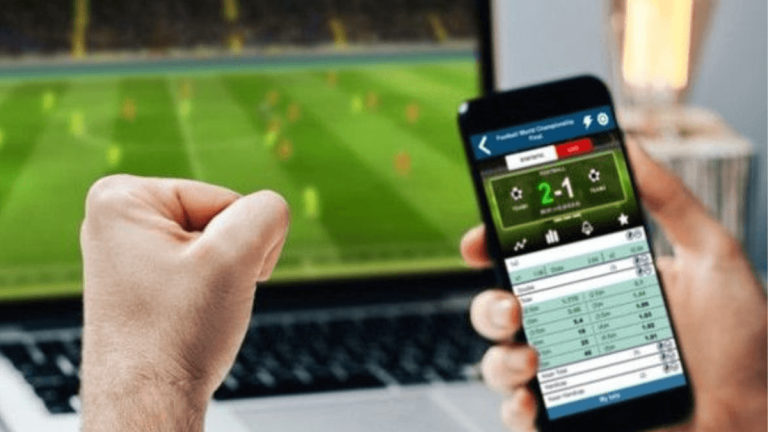 The Pros and Cons of Live Betting: Should You Bet in Real-Time?