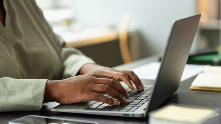 What to Include in Your Email Signature as a Job Seeker