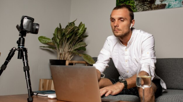 The Rise of Gambling Vlogs and TikTok Traders in SA